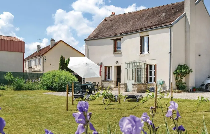 Belle maison à Landreville avec cuisine - Image 1