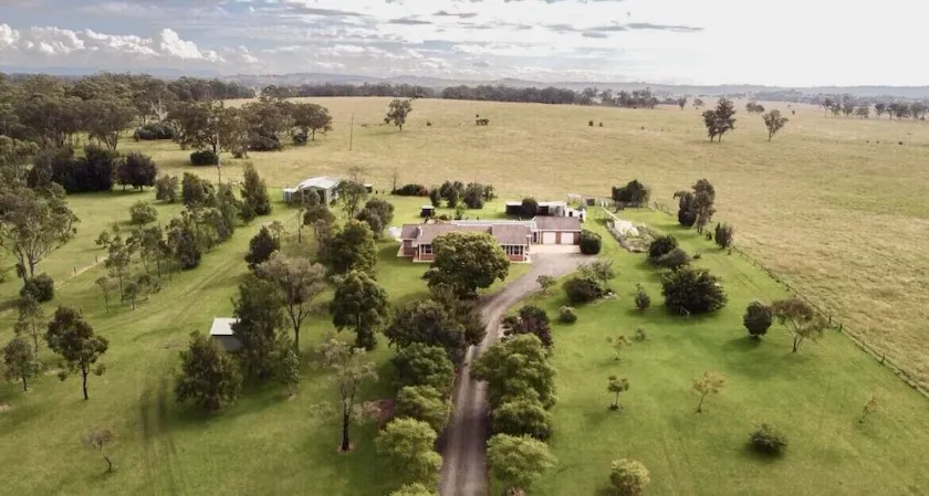 5acres, 5bdr, Hunter Valley Vineyards, Fireplace, Pool, Secluded, Nature views - Image 1