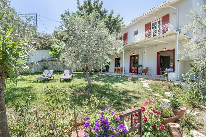 Cozy 2-bdrm-house With Garden - Image 1