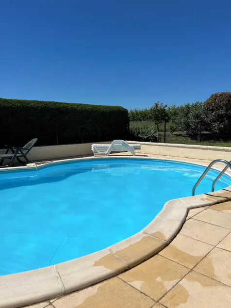 Isolé retraite grange rural situé dans les terres agricoles ouverte -avec piscine privée - Image 1