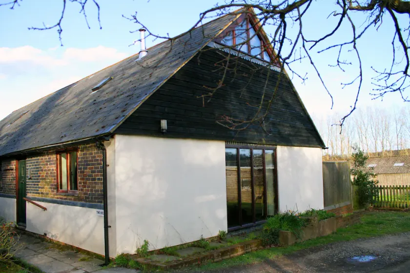 Stylish 3 bedroom rural cottage on conservation farm - Image 1