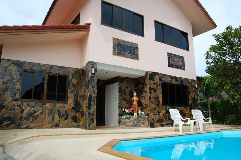 Quite Secluded Villa Resort - Image 1