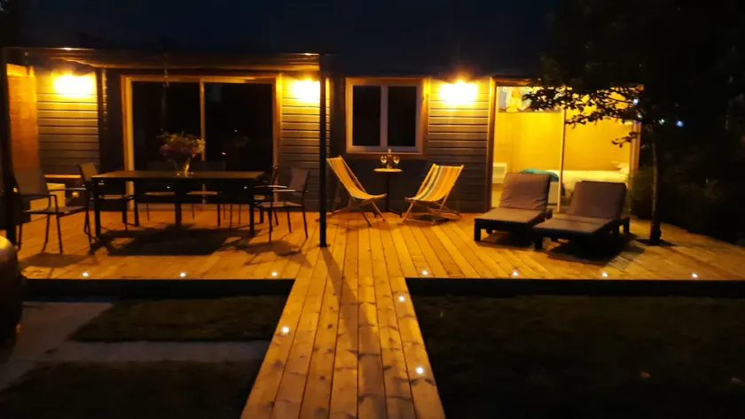 Stille nyt træhus tæt på strande, Surf Spa Pool Terrasse - Image 1