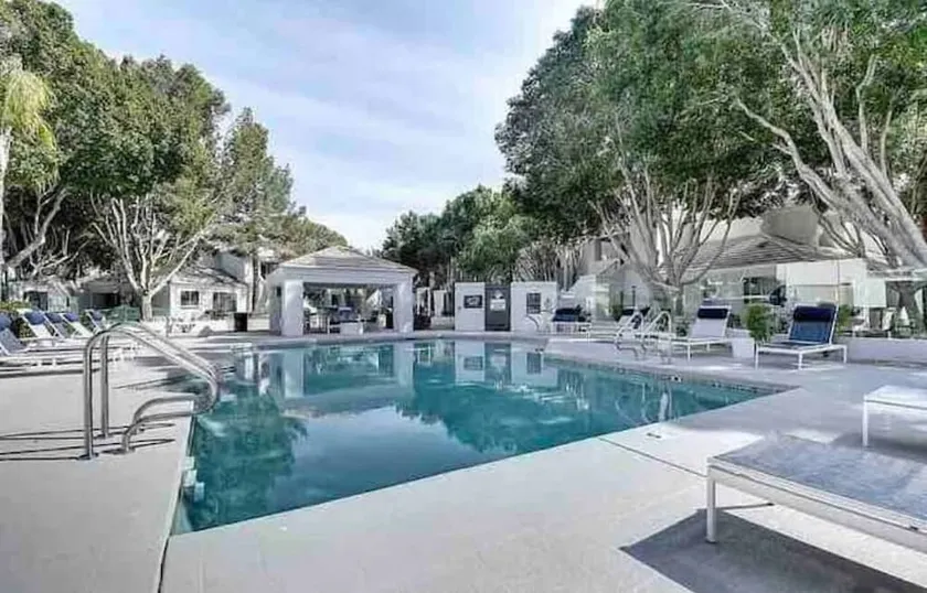 Chic Luxe Apt for 4, Glendale AZ - Image 1