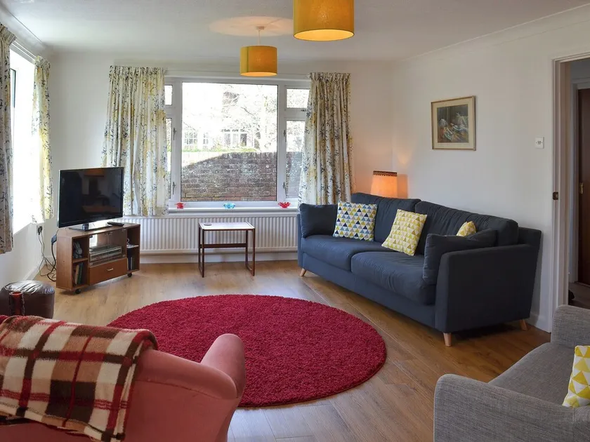 3 bedroom accommodation in Topsham - Image 1