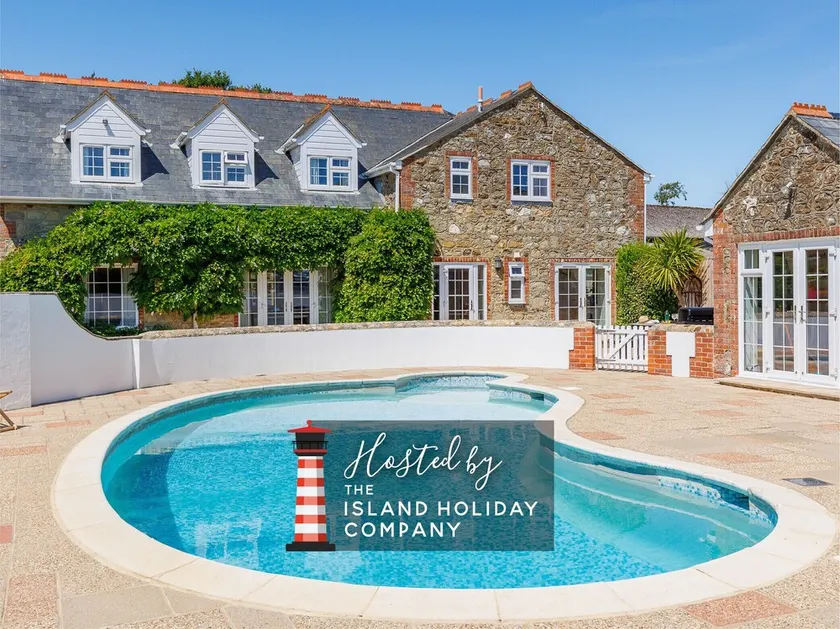 Rookley Farm Lodge Charming Manor Pool House with Heated Pool, Tennis Court & Gardens - Isle of Wight Rural Countryside Escape - Image 1