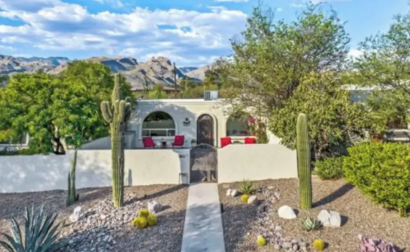 Single Level Sabino Sanctuary Courtyard, 2 Car Garage, Renovated 2-2024 - Image 1