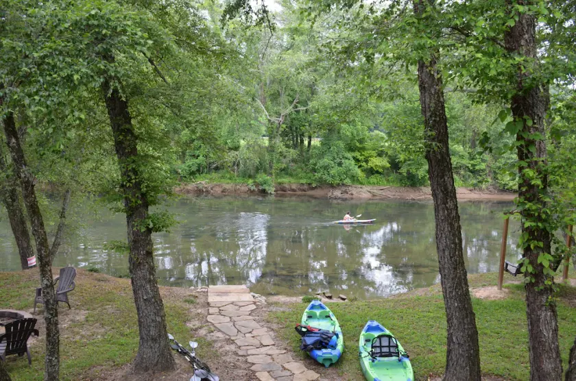 Riverfront cabin on the Toccoa River w/hot tub  NO HIDDEN FEES - Image 1