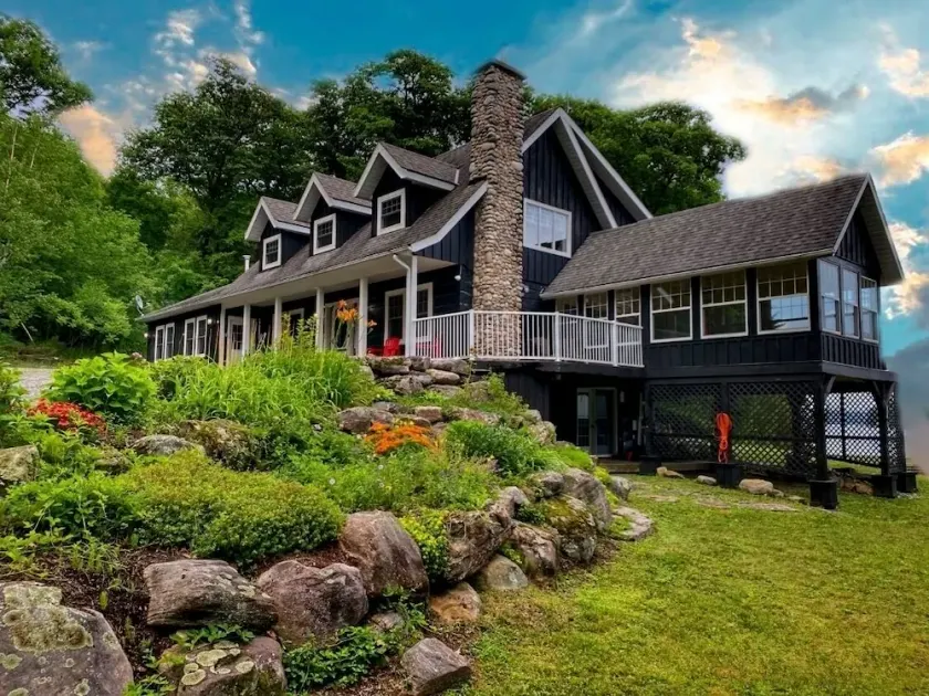 Stillwater Lakehouse • 20 Acre Lakefront • Sandy Beach • Dock • Firepit! - Image 1