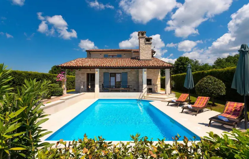 House Anka - Image 1