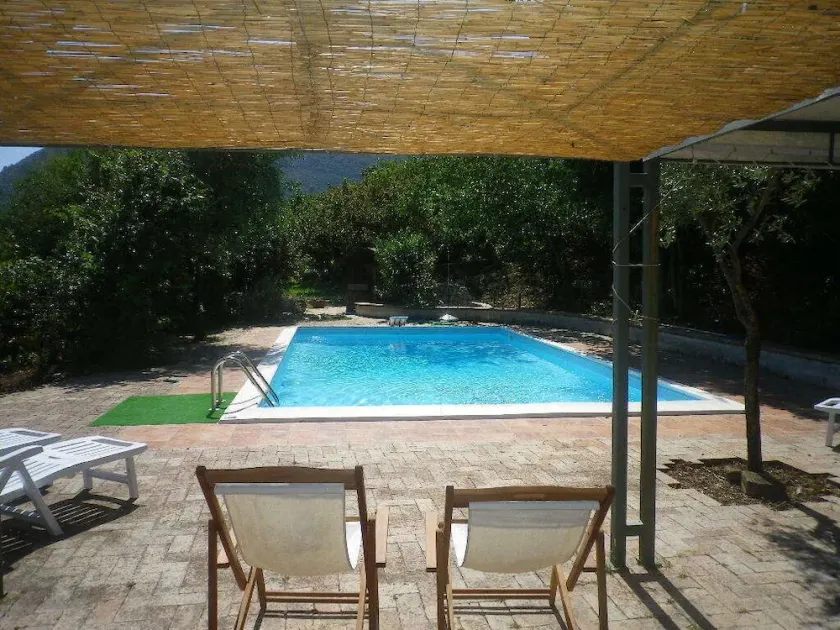 HAUS-VILLA MIT UNABHÄNGIGEM GARTEN UND PRIVATEM POOL - Image 1