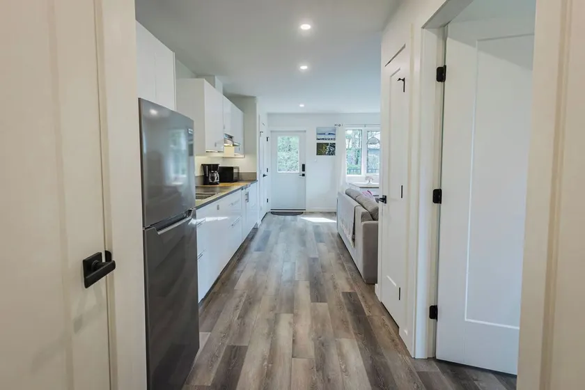Bright & spacious 1 bedroom suite by the beach! - Image 1