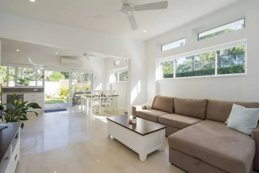 Guest House in Central Palm Beach - Image 1