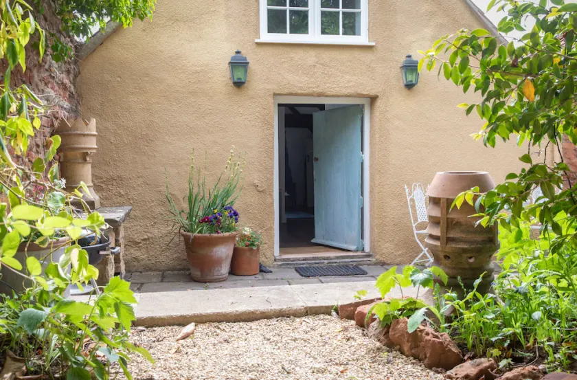Romantic Farmhouse Apartment nr Bath and Bristol with hot tub - Image 1