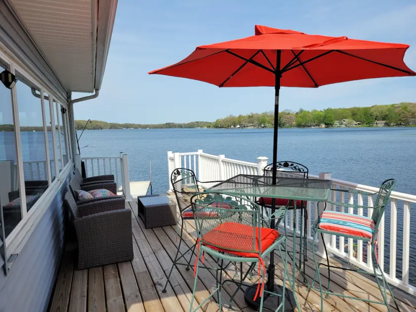Lake Front home with with pontoon boat available for rent - Image 1