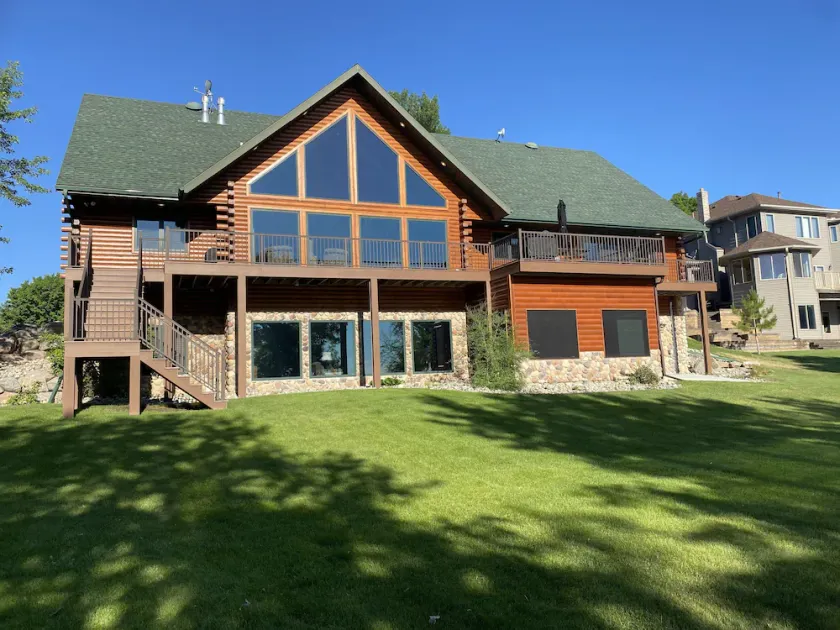 Stunning, relaxing home on Lake Carlos perfect for your vacation - Image 1
