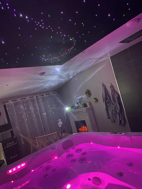 Spa Privatif Jacuzzi et Sauna, Maison de Ville 4 Personnes - Image 1