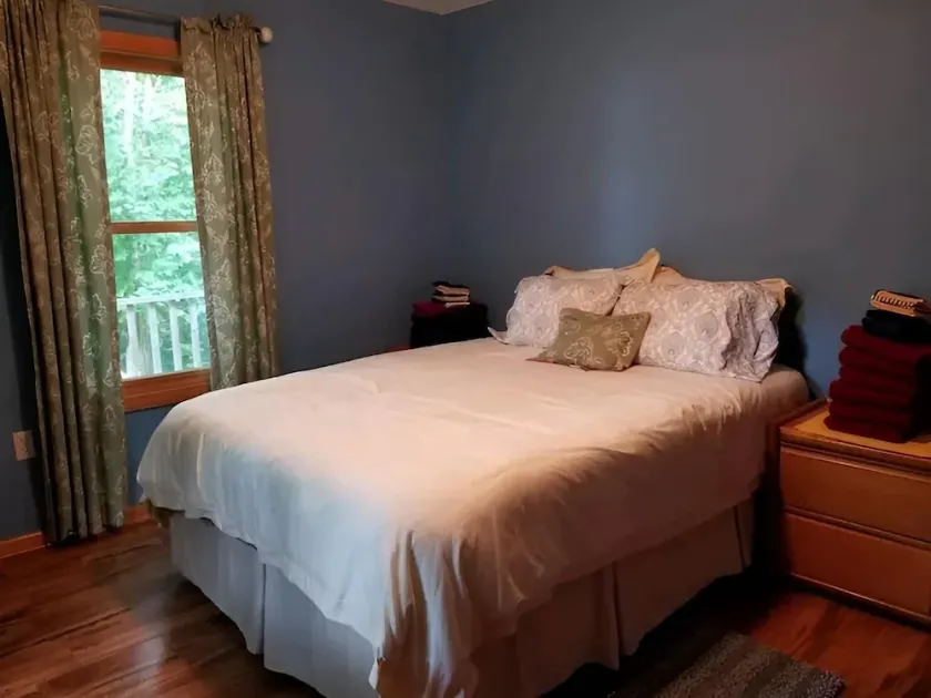 Centralized for you up north adventure, sleeps up to 8, 2 bathrooms, 3 bedrooms - Image 1