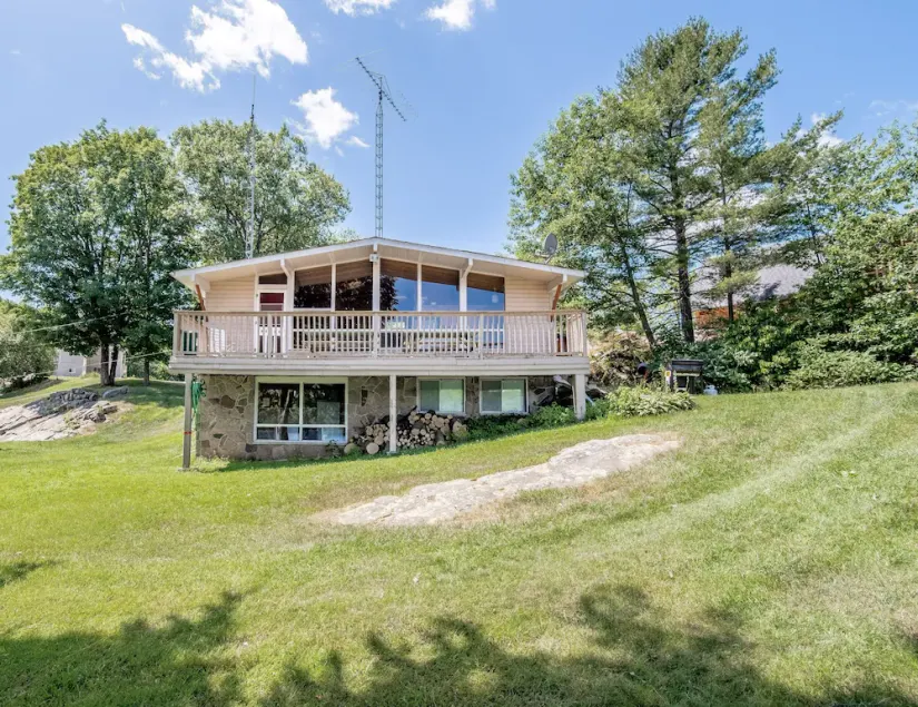 Cozy lakefront cottage overlooking the lake. Max 6 persons - Image 1