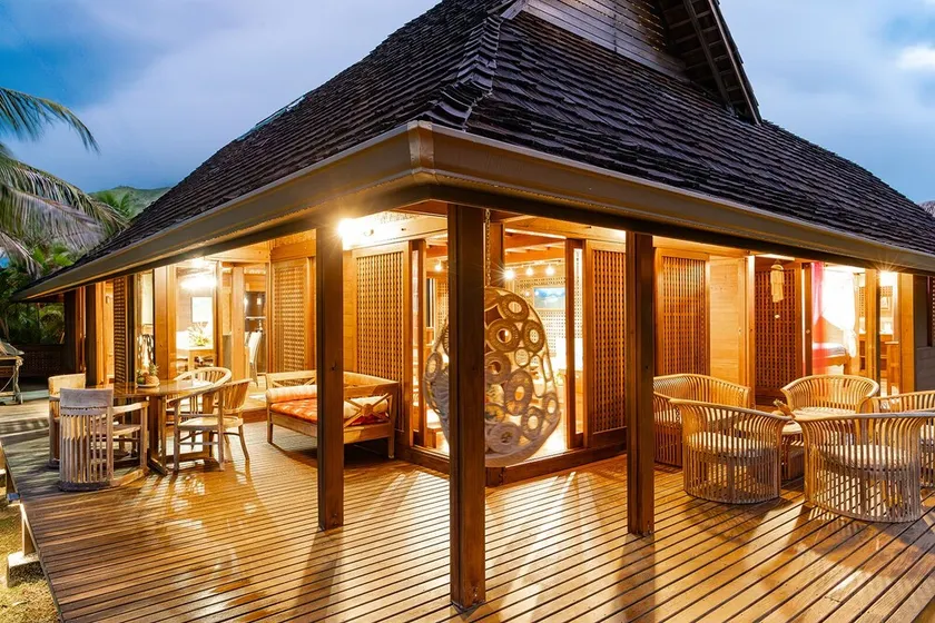 Balinese style wooden house just steps from the beach - Image 1