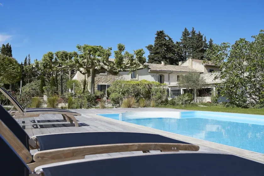 Mas provençal avec grand jardin et belle piscine en Provence - Image 1