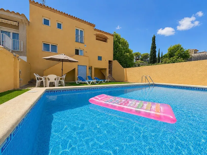 Very spacious house with private pool, Barbecue and Wifi - Image 1