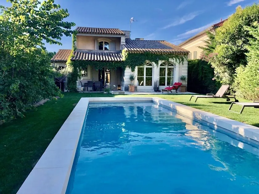 Luxury villa in the city center; 5-star in a quiet location - Image 1