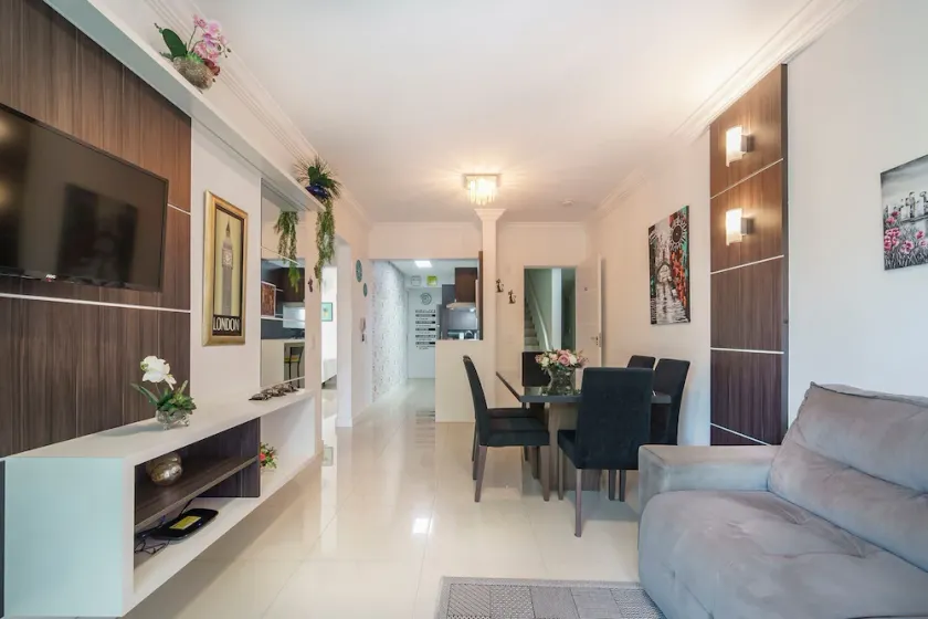 Apartamento com 2 quartos em prédio com piscina - Image 1