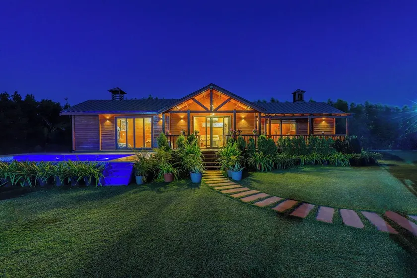 ELIVAAS Signature Riveira Hills - 3 BHK Wooden Cottage with Lush Garden, Pvt Pool - Image 1