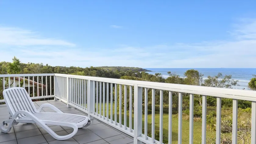 Beachfront Family Friendly Property at Mullawarra Beach - Image 1