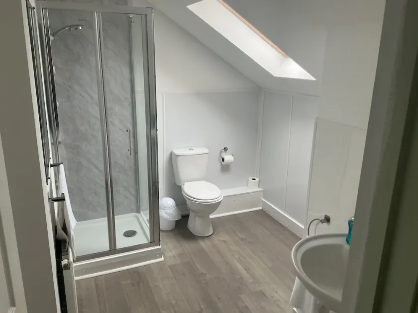 Porthleven Coastal Retreat with 5 Bedrooms - Image 1