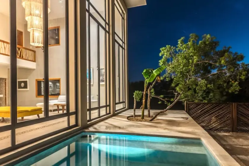 Luxury villa, with a unique design - Image 1