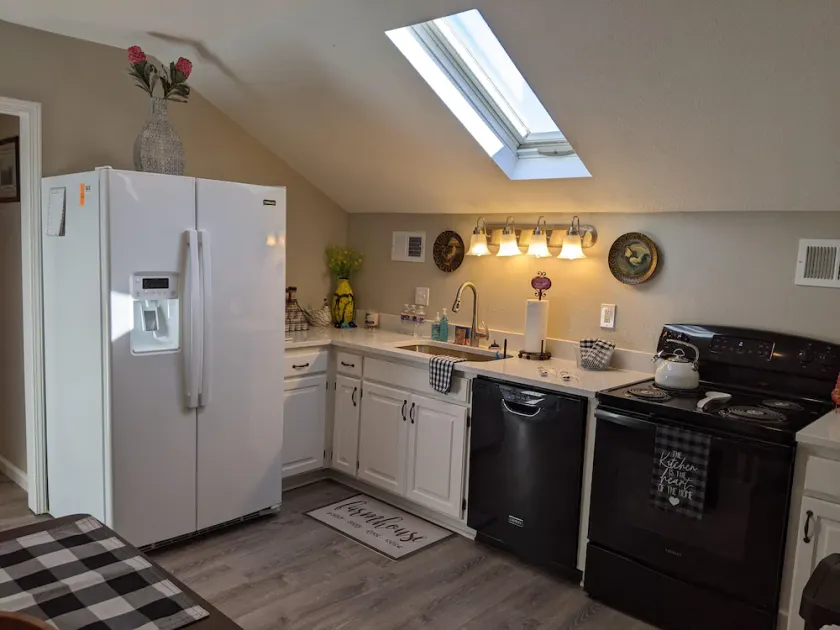 Former Dairy Barn Loft Apartment - Image 1