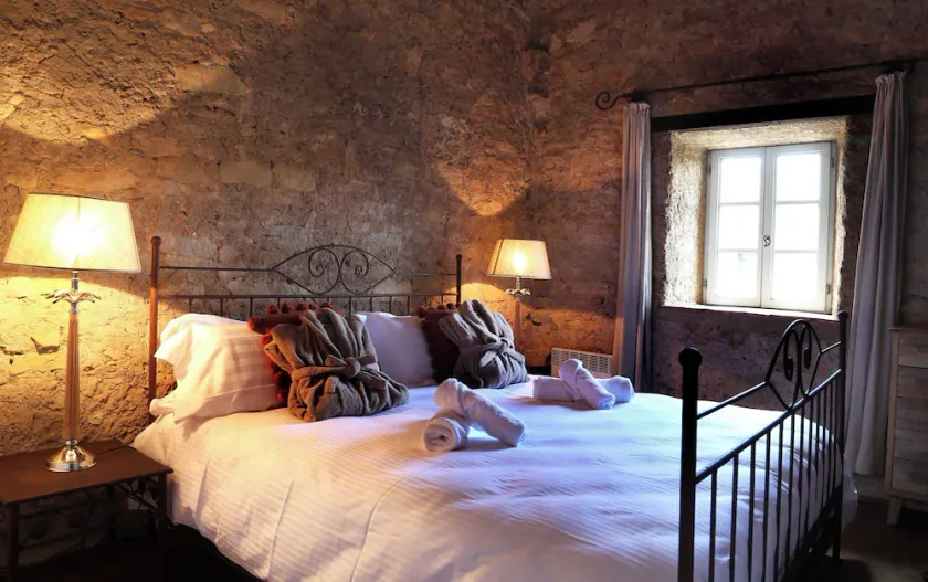 Quéribus - aircon - 3 bedroom - Roof top terrace - Image 1
