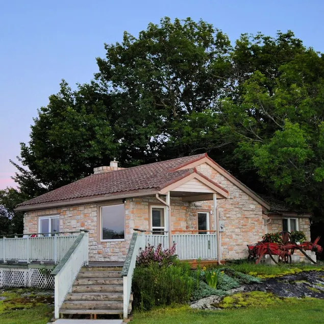 New Lakefront Cottage - Image 1