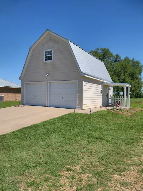 Cute barn style 2-story BnB, between Brenham and Round Top! Great farm views! - Image 1