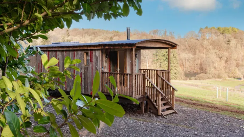 Betty Shepherd's Hut - sleeps 2 guests  in 1 bedroom - Image 1