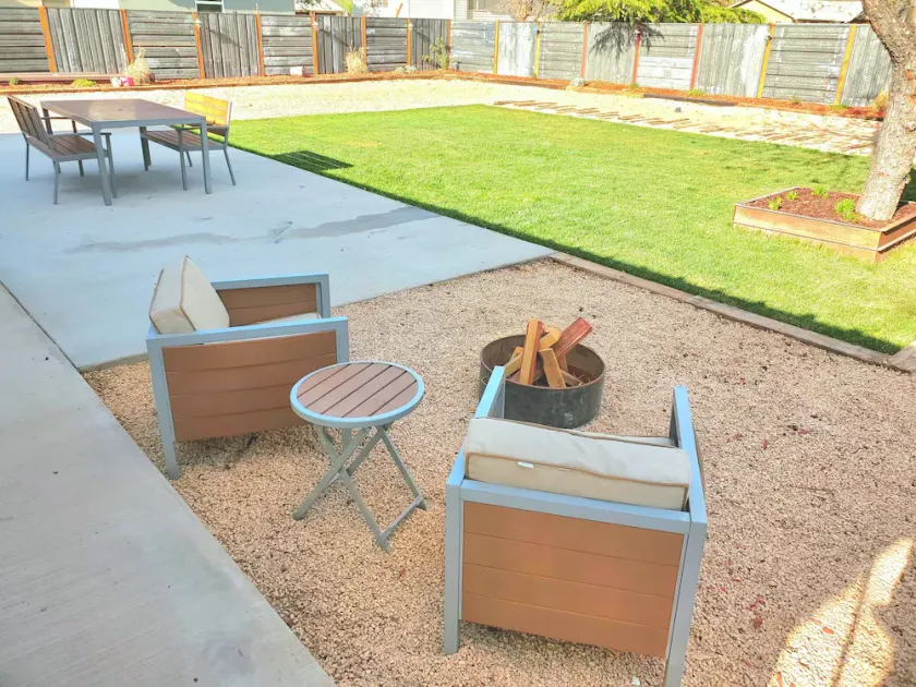 Comfortable, Laid-back Cottage. Private Yard. Near Zion. 2 Bedroom, Full Kitchen - Image 1