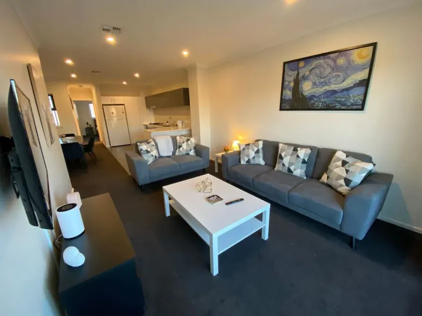 4BR/3BA Modern Townhouse at the Heart of Franklin - Image 1