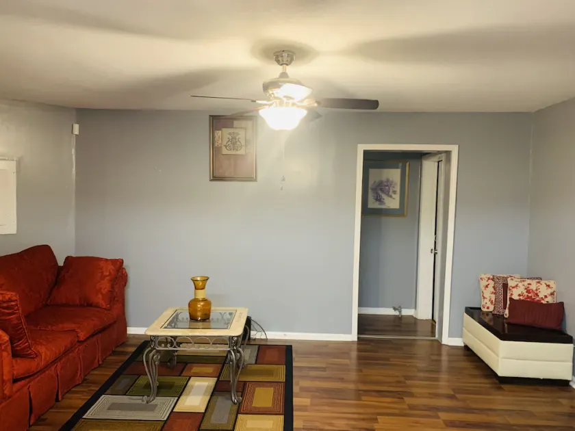Entire place: Cozy, Quiet Oasis w/free laundry and parking - Image 1