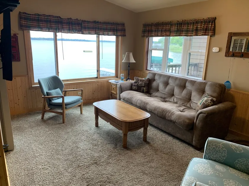 Lake Nokomis Breezy Bay Lakeside Cottage Quiet Retreat - Image 1