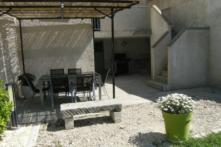 house in a village of the enclave of the popes - Image 1