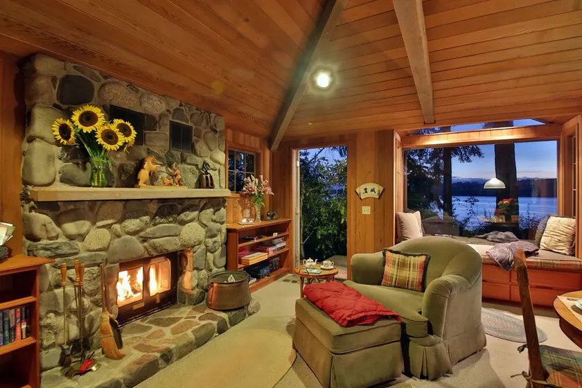 Charming Waterfront Cottage-NO CLEANING FEE-Water, Mountain & Sunset View - Image 1