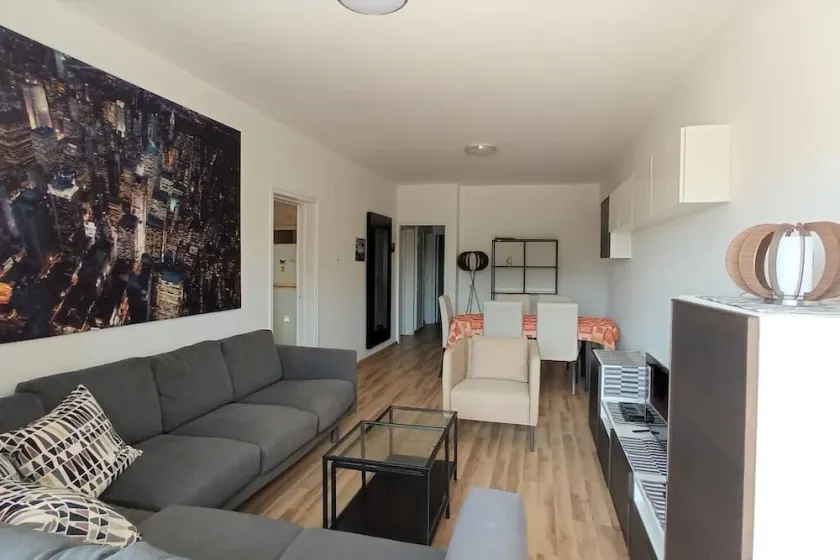 5 min to the Beach Holiday Shared Apartment - private ROOM in 3 bdr Apt - Image 1