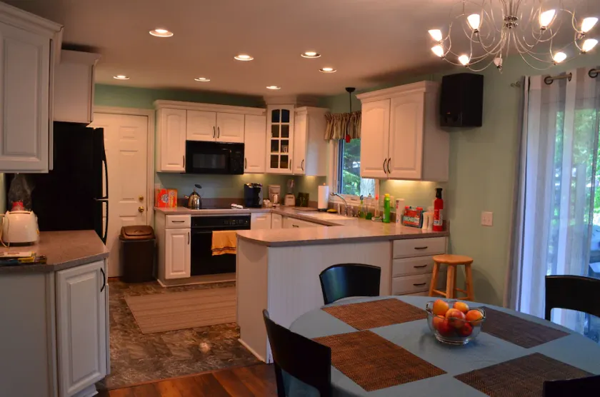 Sommertermine in der Nähe des Lake MI & Downtown! Deck, Grill, Feuerstelle & Cornhole! - Image 1