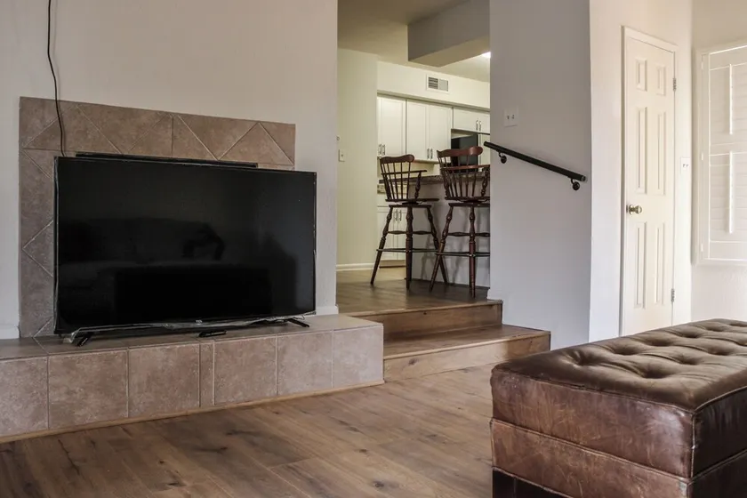 87 Mountain View - Private Bedrooms with Shared Bathroom in Co-Living House - Image 1