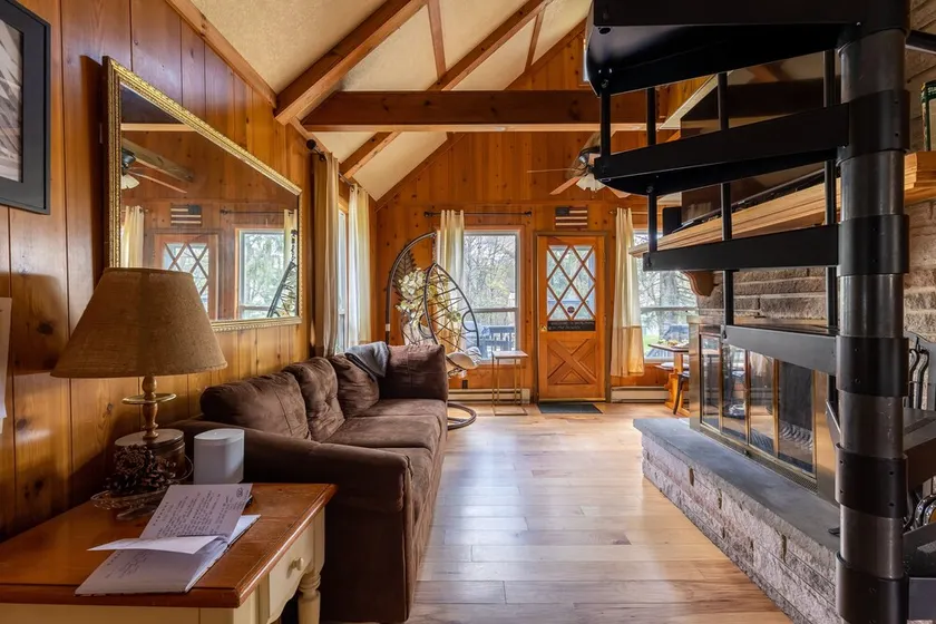 Poconos Cabin Hot Tub| Outdoor Shower| Kayak | Walk to Lake - Image 1