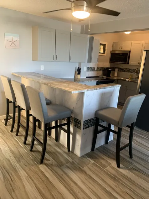 Amazing new/modern condo-Walk to beach, Marina and pools. Red Hook/bars near by! - Image 1