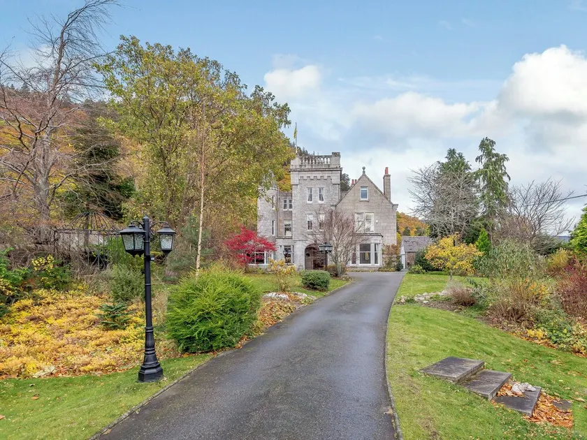 Craigendarroch House - Image 1