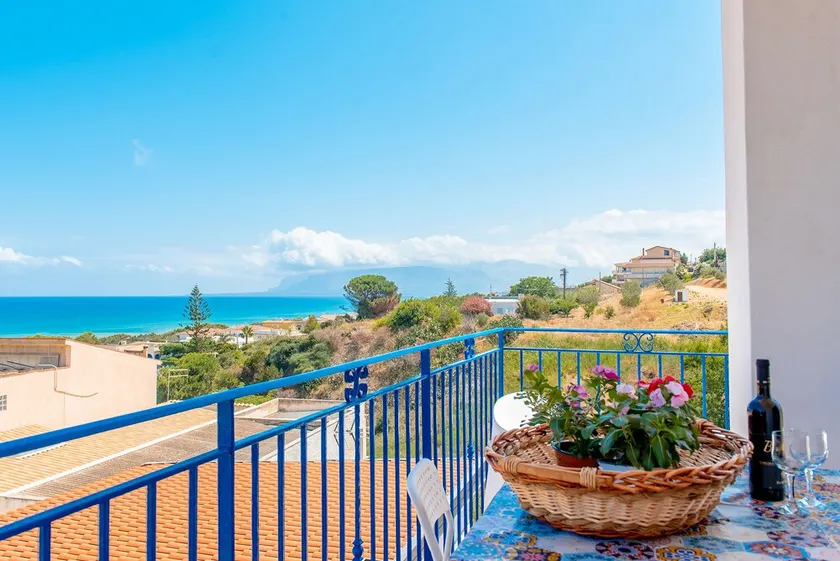 TYPICAL APARTMENT 200 METERS FROM THE SEA WIFI CAR RENTAL - Image 1